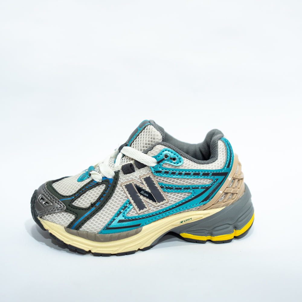 New balanc 1906R Metallic Silver Retro Runner