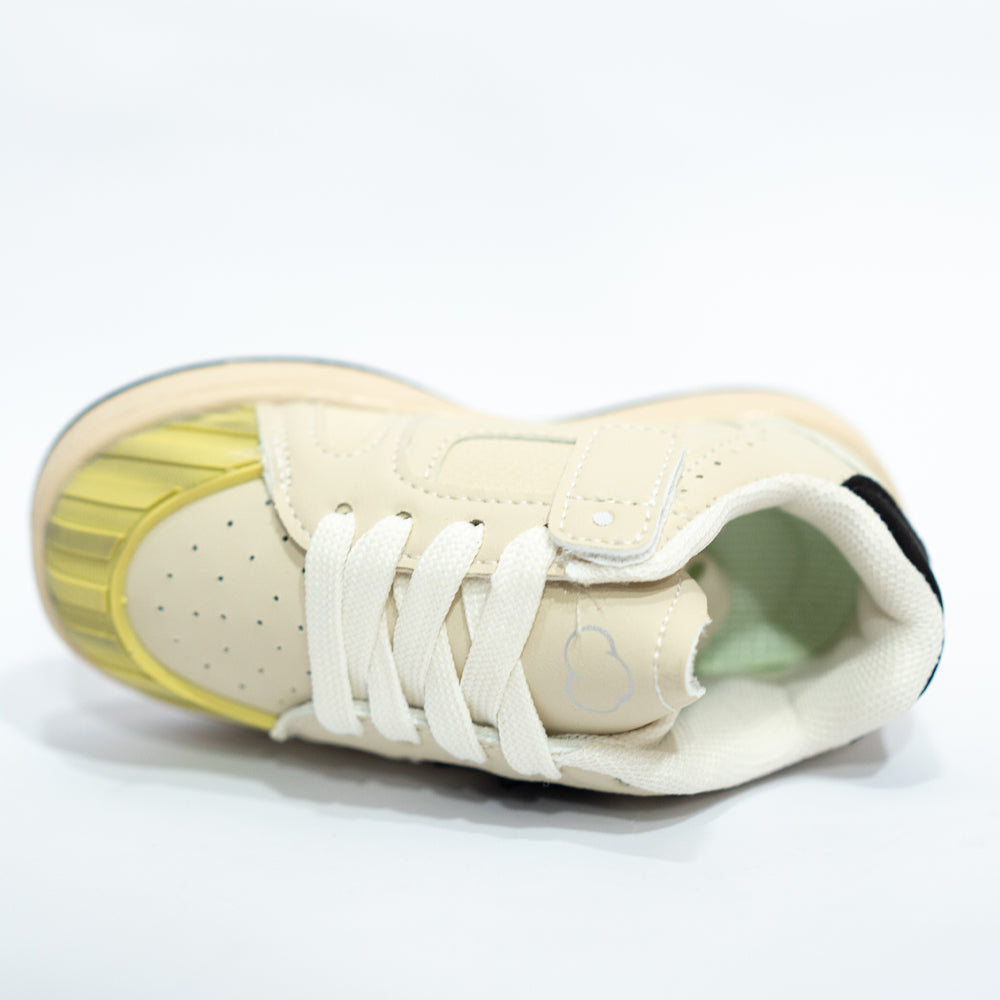 Star Accent Retro Low-Top Sneaker