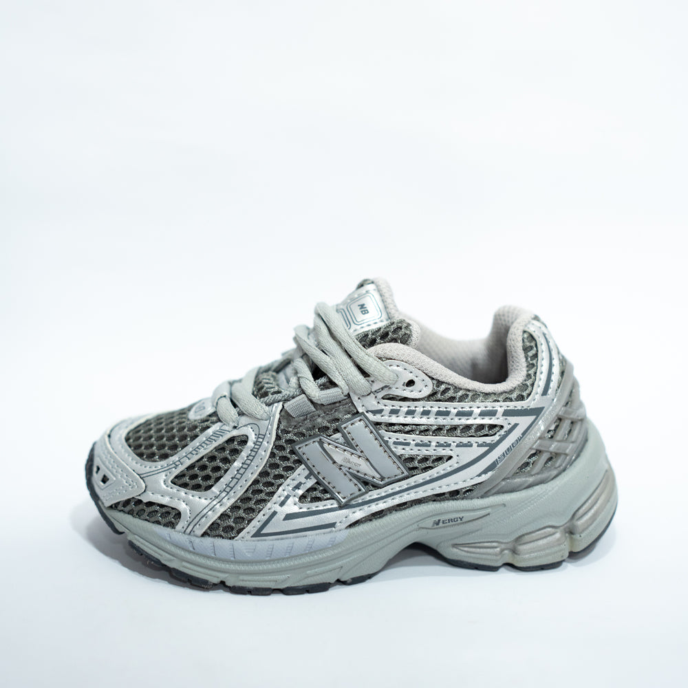 New balanc 1906R Metallic Silver Retro Runner